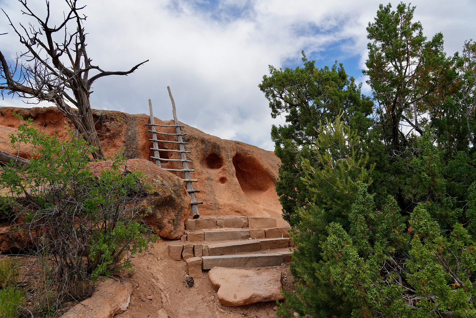 7 MINDBLOWING Things to do at Bandelier National Monument